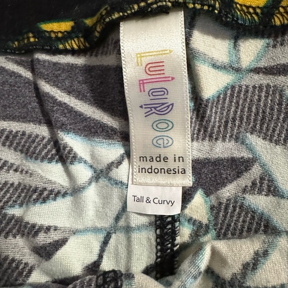 Tall & Curvy LulaRoe Leggings - Picture 2 of 2